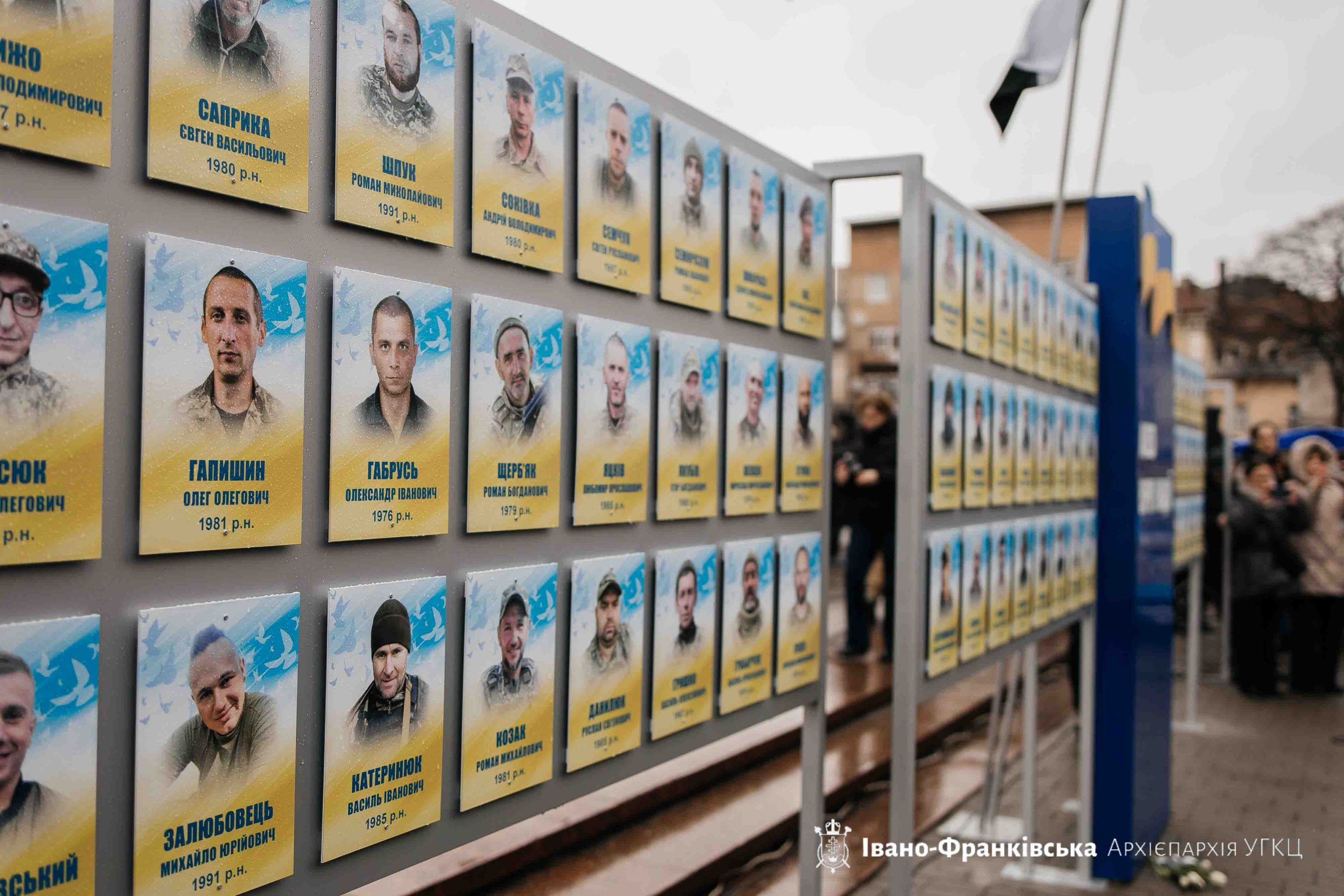 На площі Соборності освятили Алею віри та надії На площі Соборності освятили Алею віри та надії